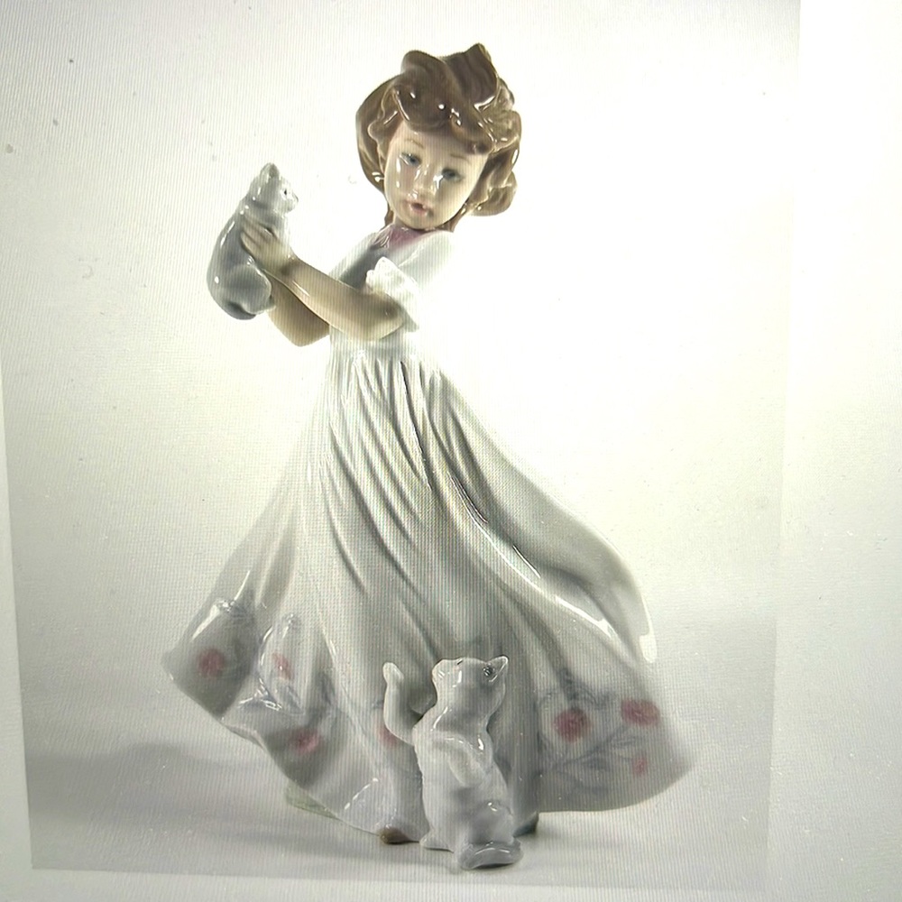 Ladro 6941 “kittens Gathering”